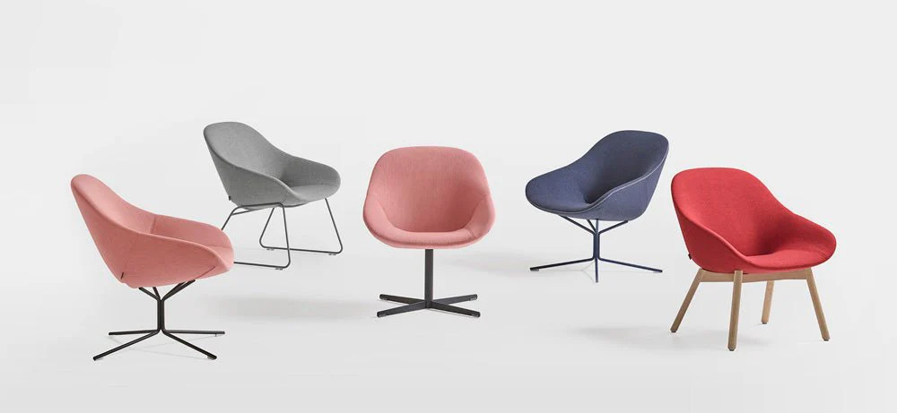 Beso Cross Base Swiveling Lounge Chair by Artifort - Image 2